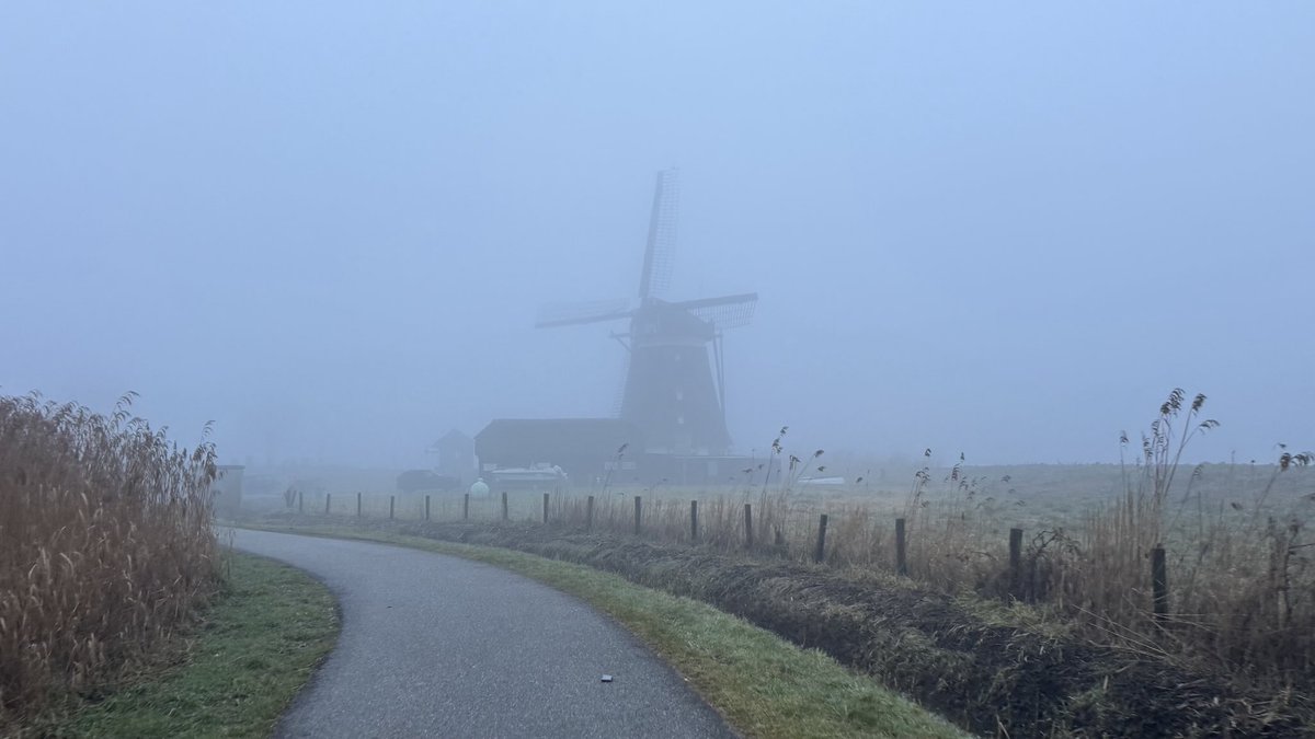 JolandaBakkker's tweet photo. @WilliamHuizinga @BuienRadarNL @MeteoVoorne @weermanrobert @weeronline @weerverteller #midt @HartvNL @marcopverhoef https://t.co/tLZPlKO3Xn