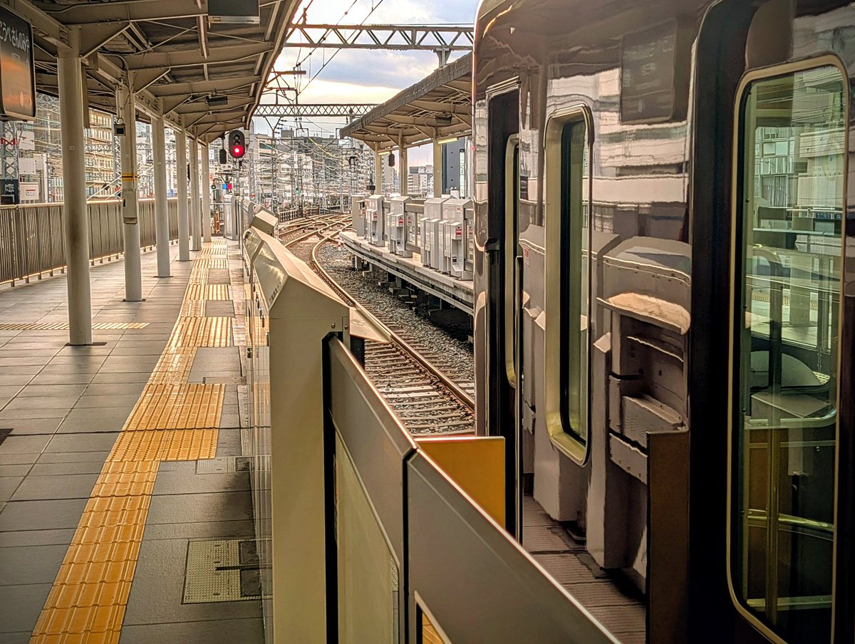 hiace3's tweet photo. 今日も寒い日だった
明日はもっと寒いらしい
 #阪急電車
 #阪急三ノ宮 https://t.co/wQS6LB44SD