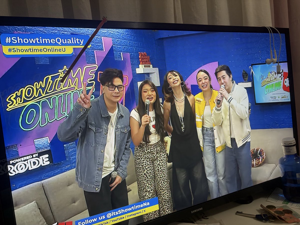 MDale526's tweet photo. Masunog man @maymayentrata07 with itsShowtimeOnlineU  

#MaymayEntrata https://t.co/3sWrhOPlqT