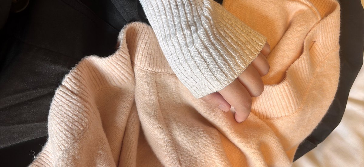 เปิดหารูปไปเจอรูปตอนเที่ยวญี่ปุ่นแล้ว
ชอบเวลาใส่เสื้อไหมพรมจริงๆนะคะ ถ่ายมือแล้วดูตุวเร้กมาก😔🩷✨