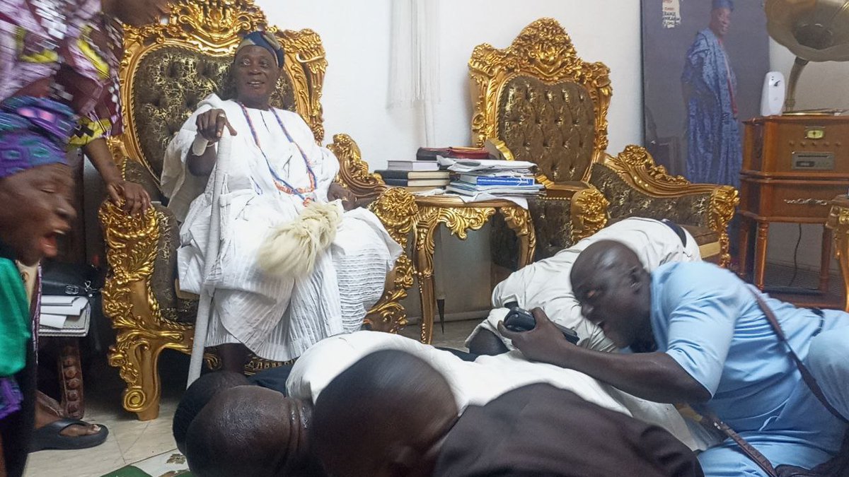 KoikiMedia's tweet photo. Live from Ibadan, Oyo State, as Igboho receives a warm welcome during a courtesy visit to the palace of the Olubadan

26 January, 2026

Koikimedia Bringing the World 🌎 Closer to your doorstep 
#yorùbálivesmatter
#yorùbánationnow
#chiefsundayigboho
#koikimedia https://t.co/4q1RwXZQqc