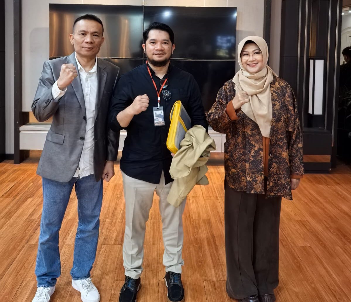 Yg mendukung perjuangan mereka mana jempolnya?
<a href="/DokterTifa/">Dokter Tifa</a> 
<a href="/RidhoRahmadi85/">Ridho Rahmadi</a> 
<a href="/SianiparRismon/">Rismon Hasiholan Sianipar</a>