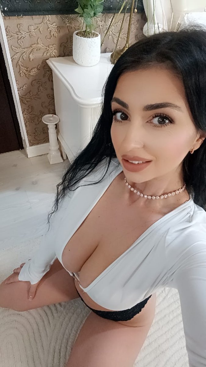 OliveWilsonn's tweet photo. I don’t turn around for approval.
I let curiosity do the work.🪞😏

👉https://t.co/Gr17V2ACPI 🎀

@CamAngelsLive2

#CamAngels #SexyBabe #CamGirlMagic #Temptation #SeductiveMilf https://t.co/xe8sqgGrln