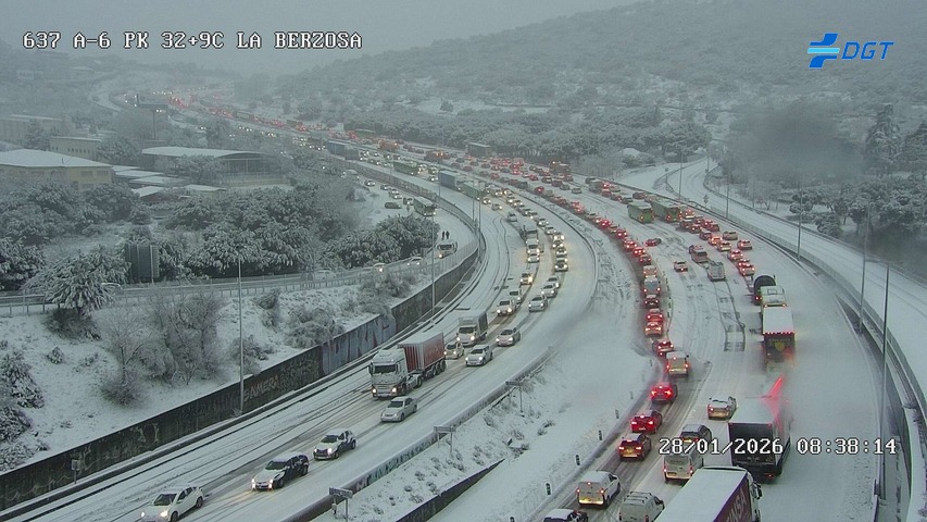 carlosweder_'s tweet image. La situación en las carreteras es muy complicada, incluida la A-6 👇🏼