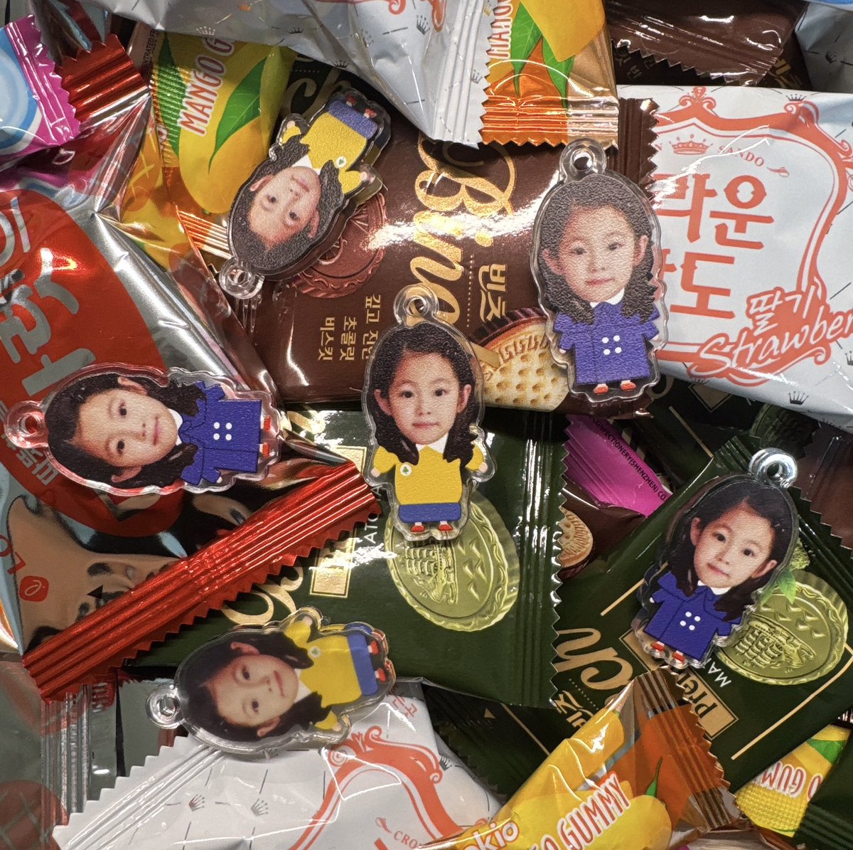 0417_hg's tweet image. • 프로미스나인 콘서트 나눔 •
일시: 2월 1일 막콘
물품: 지헌 키링 + 소소한 간식
참여 방법: rt 또는 ♡
당발: 1/29 (총 10분)