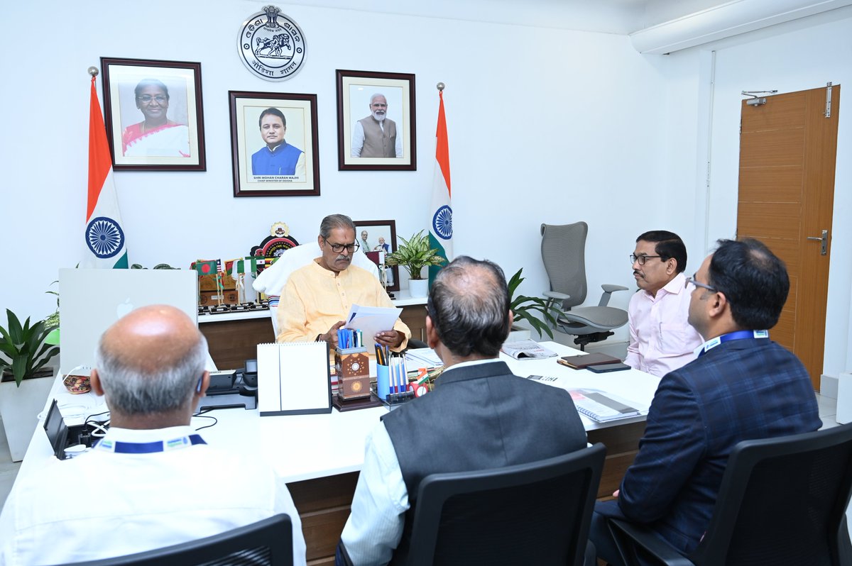 KVSinghDeo1's tweet photo. 🔌 Strengthening Odisha’s Power Infrastructure ⚡  

Had a productive meeting today with Shri GSR Rao, CGM, PGCIL at the LSB Chamber, focused on accelerating Odisha’s transmission network and enhancing grid reliability.  

PGCIL’s expertise is vital to our vision of a resilient, future-ready energy ecosystem. Together, we are committed to powering every corner of Odisha with efficiency, sustainability, and innovation.  

#OdishaDevelopment #PoweringProgress #PGCIL #EnergyForAll #GovernanceInAction
@pgcilindia 
@EnergyOdisha