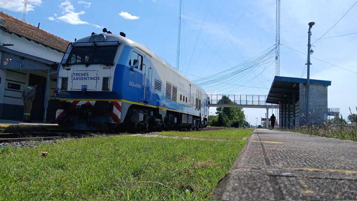 nicolasmrivero's tweet photo. @Guillodietrich Si tan solo hubiera un medio para llevar tu auto eléctrico a la costa, Córdoba, Tucumán, o Mendoza, cubriendo ese 5% de uso en el que la autonomía para ir de un tirón no te da?...
Si tan solo se tratase de complementar modos de manera eficiente? https://t.co/A53vk07NAv