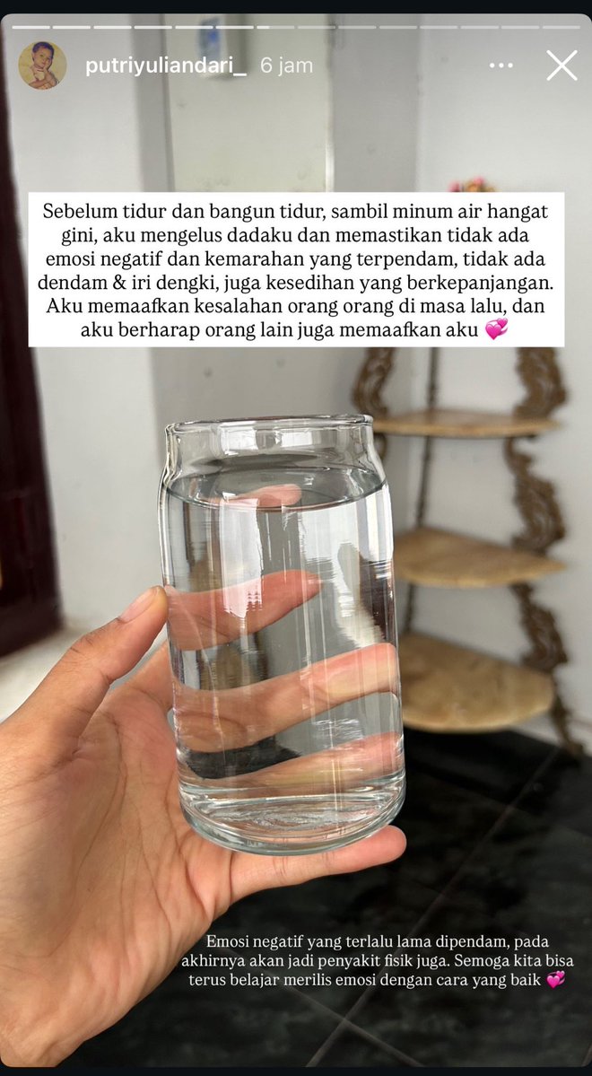 flutterbbyy's tweet image. My favv ekoun on IG 🥳 selain makanannya yg keliatan enak enakk tulisannya jg selalu menarik buat dibaca @ putriyuliandari_