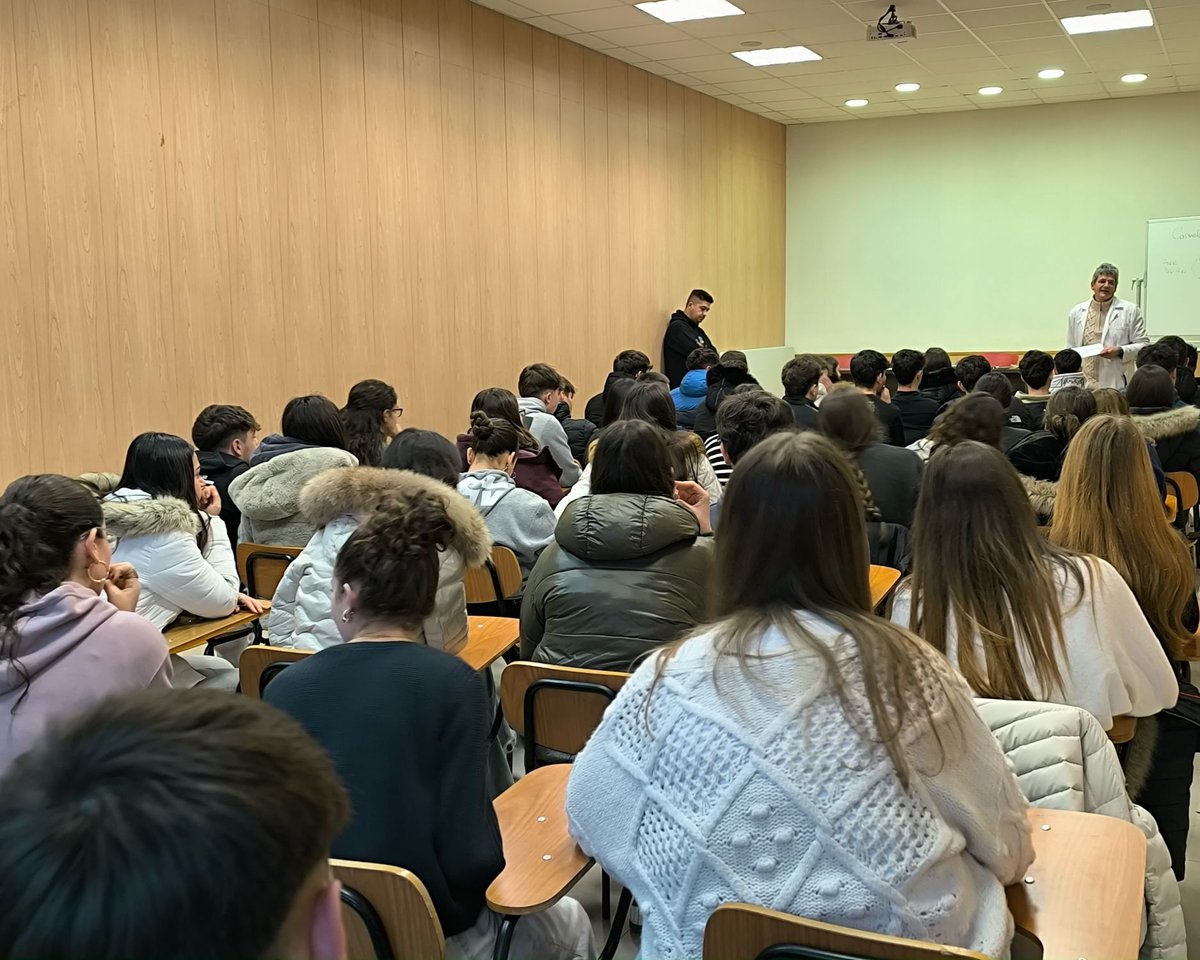 Los alumnos de 2º de #Bach continúan con su preparación y orientación de cara a su futuro inmediato. Hoy hemos visitado a nuestros compañeros de #FP para conocer los Ciclos de Grado Superior. Gracias por vuestra ayuda  #ArchidiocesisBurgos