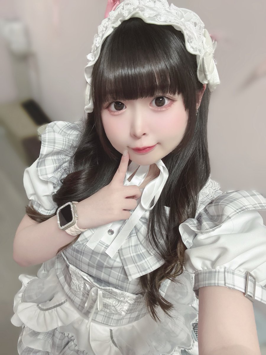 モモ様 𝐥𝐨𝐠𝐢𝐧𝜗𝜚˚⋆