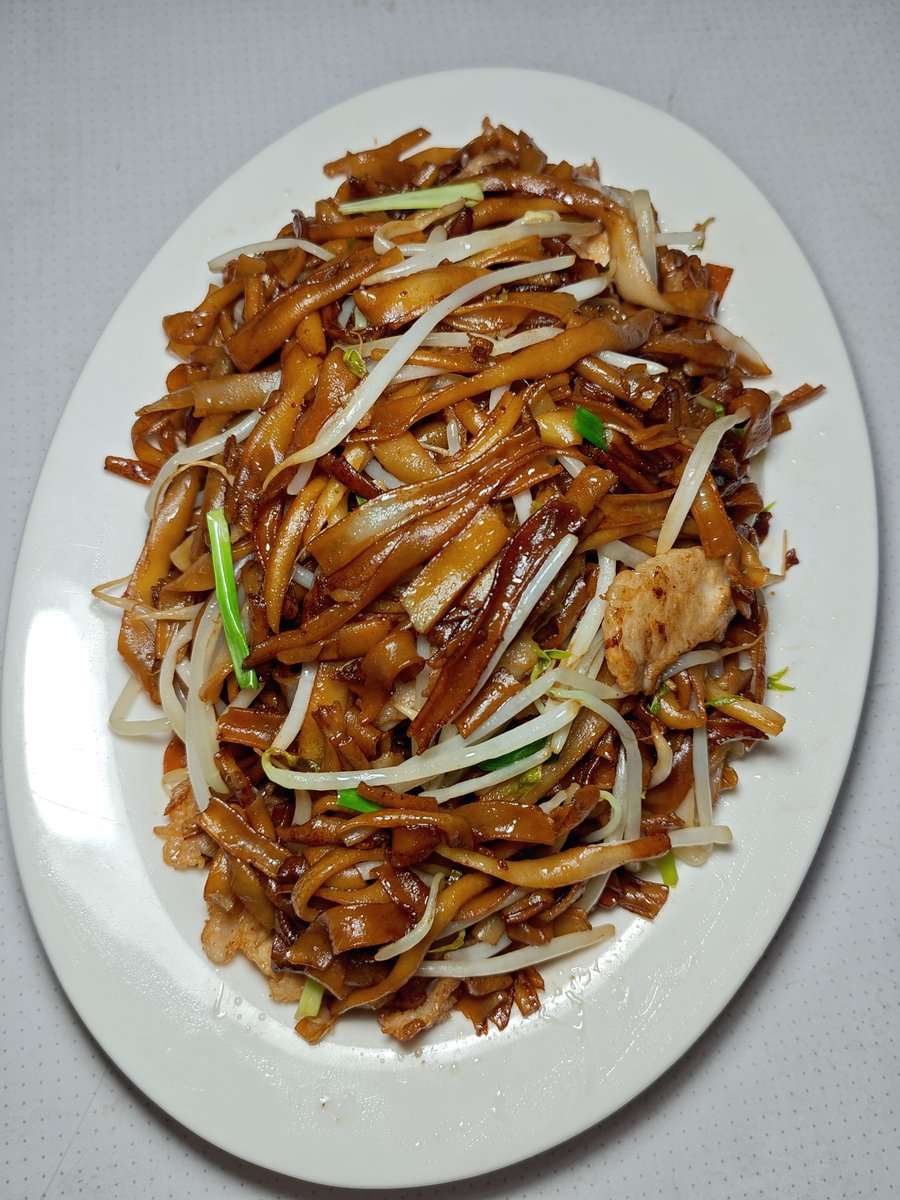 deepaksahil's tweet photo. Savor the bold flavors of Thailand with our classic Pad Thai! Crispy peanuts, tangy lime, and tender rice noodles tossed in a sweet-savory sauce—every bite is a tropical escape.  #ThaiCuisine #PadThaiLovers https://t.co/GYHmCXTzJi