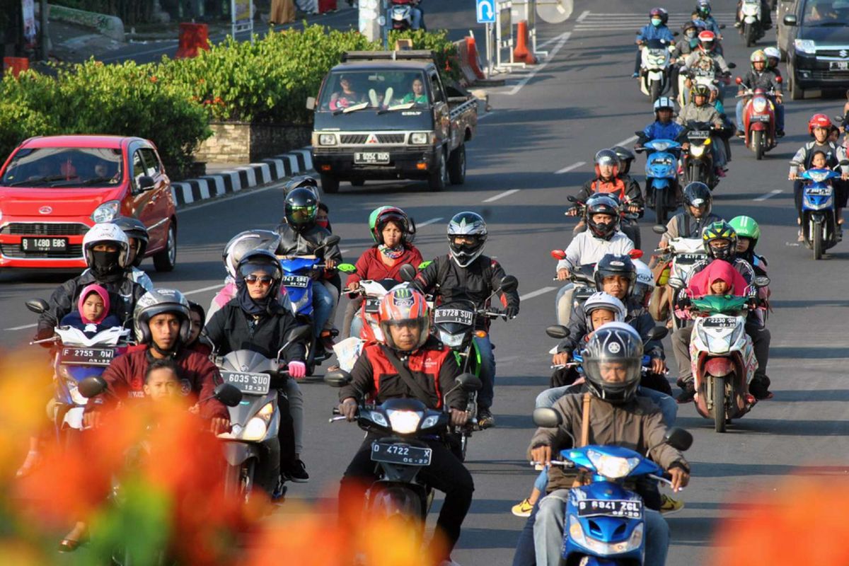 bliblidotcom's tweet photo. Ada yang mau 100 ribu?!
𝑵𝑲𝑲𝑪𝑯𝑰 yuk, Nanti Kita Kasih Cepek Hari Ini!
• Quote persentase isi kegiatan di hidup kamu! (contoh : 70% di tempat kerja, 15% di jalan, 10% di rumah, 5% main)
• FOLLOW @bliblidotcom
+ RT LIKE tweet ini
• Pemenang acak!

CekDuluDiBlibli NoBlablaDiBlibli