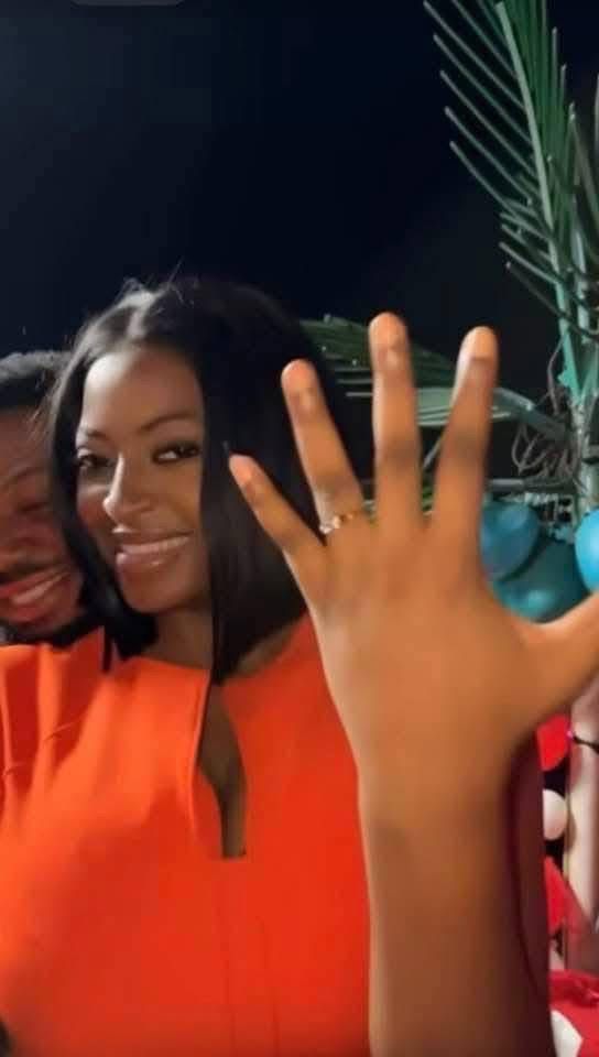 _StillChioma's tweet photo. Men are not entirely good people.
Despite the tough time Regina is going through,
Somadina went ahead to propose to another woman.
Where is his conscience?
Where is the respect he should have as someone’s ex?
Where is the love he claimed he had for her? https://t.co/c3p4pvP7ac