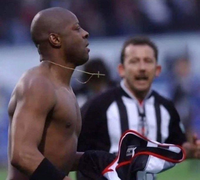 🗣️Pascal Nouma: Beşiktaş'a ikinci gelişimde kanserdim. Transfer teklifini hastanede kemoterapi sırasında öğrendim. Doktorum "gidersen ölürsün" dedi. Taraftarlar "Ölürse burada ölsün"demişler. "Ölürsem beni İnönü ye gömün" dedim...