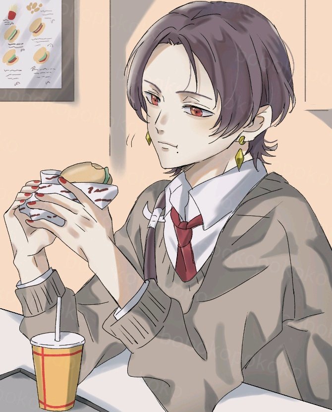 ハンバーガーを食べてる加州。（学生の設定です🙇）