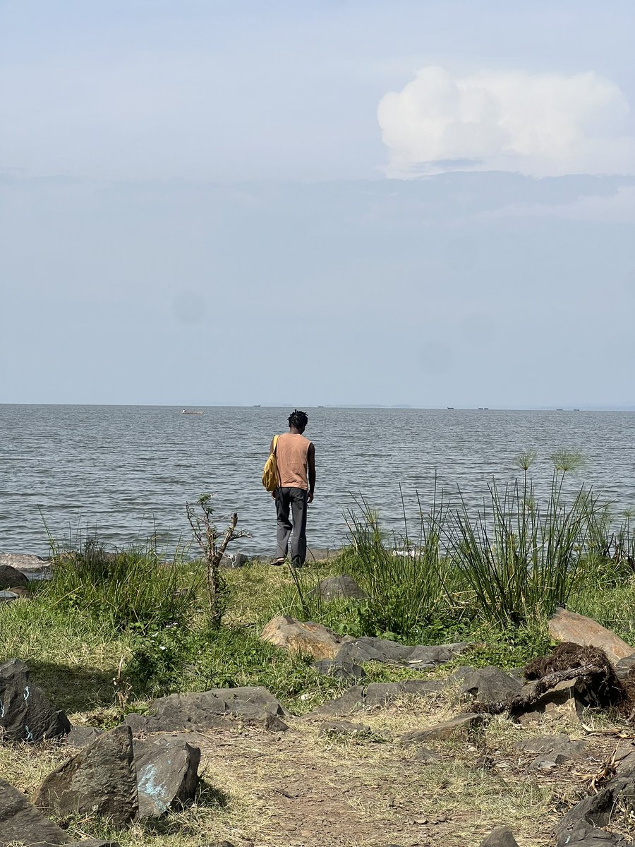 lalifer355's tweet photo. Este es el lago victoria, el lago mas más grande de África, lleno de comunidades pesqueras y campesinas que automáticamente me transportan a los pueblos y veredas ribereñas del pacífico colombiano. https://t.co/liRz4RiD3C