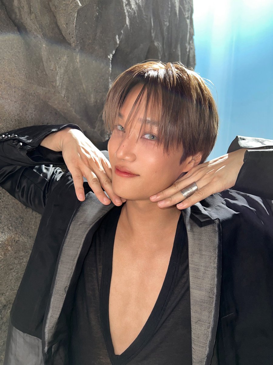 Hereiam_cafe's tweet photo. 260128 weareone.exo update 

https://t.co/vBFtIhYslV

#엑소카이 #EXO #KAI #jongin #김종인 #카이 #カイ #종인 #金钟仁 #REVERXE https://t.co/rOd8JinazC