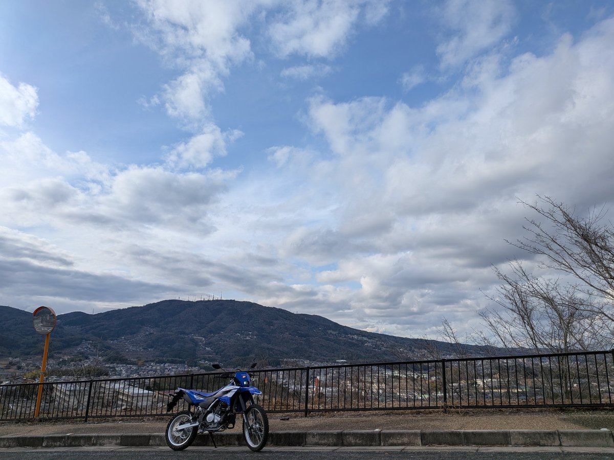 newton53106566's tweet image. 寒い、ひたすら寒い
3時半ぐらいWR125Rでツーリング☺️
暗峠、矢田丘陵、阪奈道路のお決まりテストコース😂
アクセルを回しぱなしで
走る楽しさが小排気量の楽しさ！

必要以上にしっかりとした車体と相まって、大人がいちびって走っても恐怖無し😂
あかん！コース走りたくなってきた（笑）
#wr125r