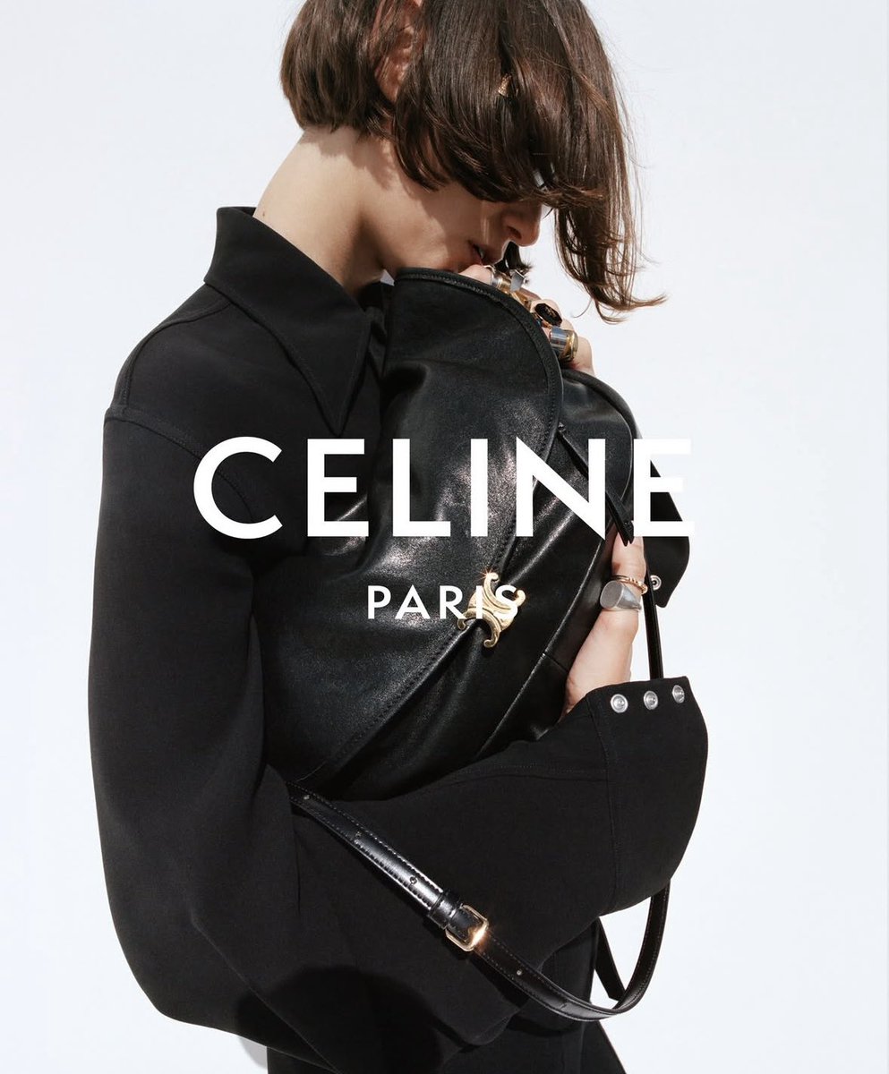 9960002's tweet image. 셀린느
이런 톤온톤의 색감에 언아더 소재감의 매치가 주는 평온한데 한없이 근사한.