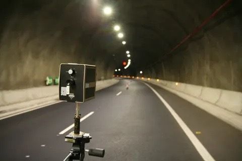 Medidas insitu en túneles para evaluar las diferentes zonas de un túnel: CIE 88:2004 , Real Decreto 635/2006, UNE-CR 14380:2007. Estas publicaciones definen los parámetros de iluminación que deben cumplir cada una de las diferentes zonas de un túnel. buff.ly/3TmdqbY