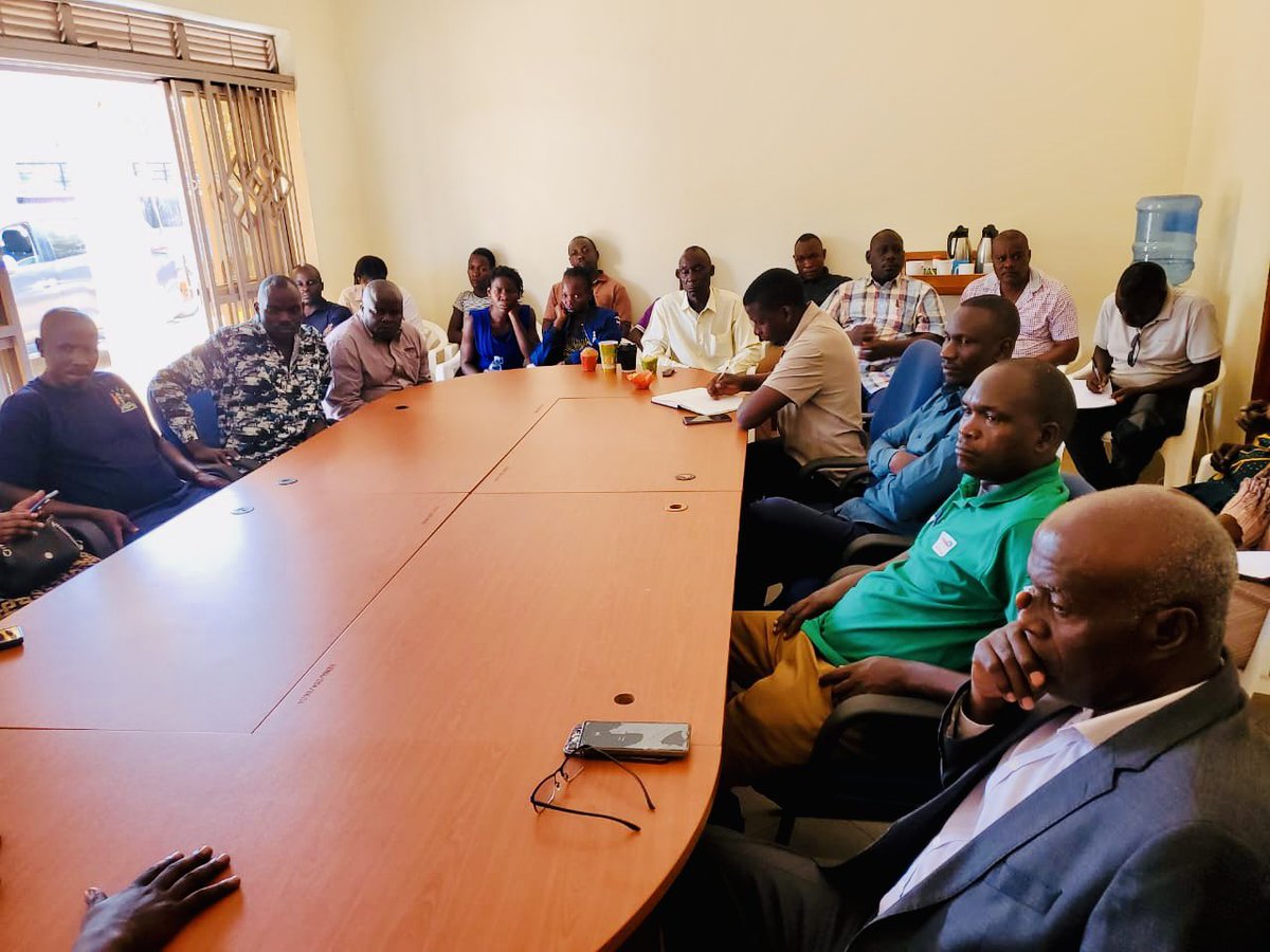 𝗙𝗹𝗮𝘀𝗵 𝗿𝗲𝗽𝗼𝗿𝘁 🚨 #KakumiroDistrict

On 24th Jan 2026, the NEMA Albertine Graben team from Hoima held a sensitisation meeting with fuel station owners in Bwansa and Igayaza sub-counties in Kakumiro District.

The meeting addressed requirements for commencing a fuel