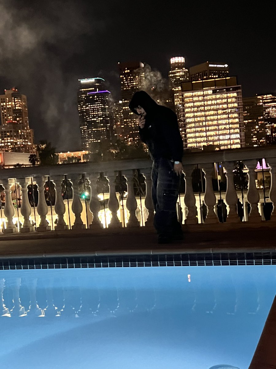 messwitwess's tweet photo. Born and raised in DTLA 🌃 #LA #afters #LosAngeles https://t.co/5M3BOjP94o