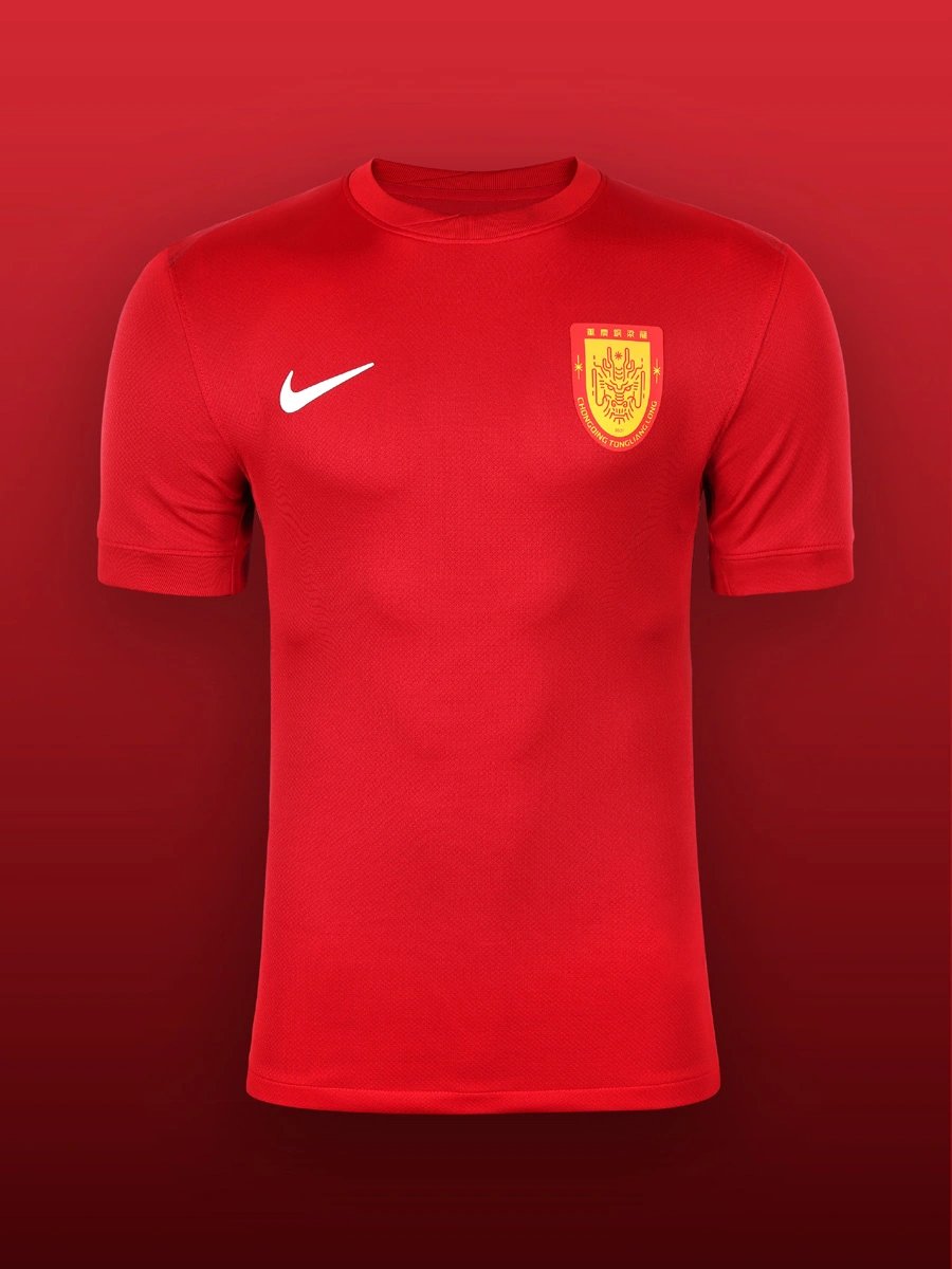 HotpotFootball's tweet photo. Nike's designs for the new Chinese Super League season kits are truly disappointing AGAIN.

The home kits of both newly promoted teams, Liaoning Tieren &amp; Chongqing Tonglianglong, are exactly same, the only difference being the crests.😂

#CSL #CSL2026 #Nike #NikeOut https://t.co/pHQ9LzAwPb