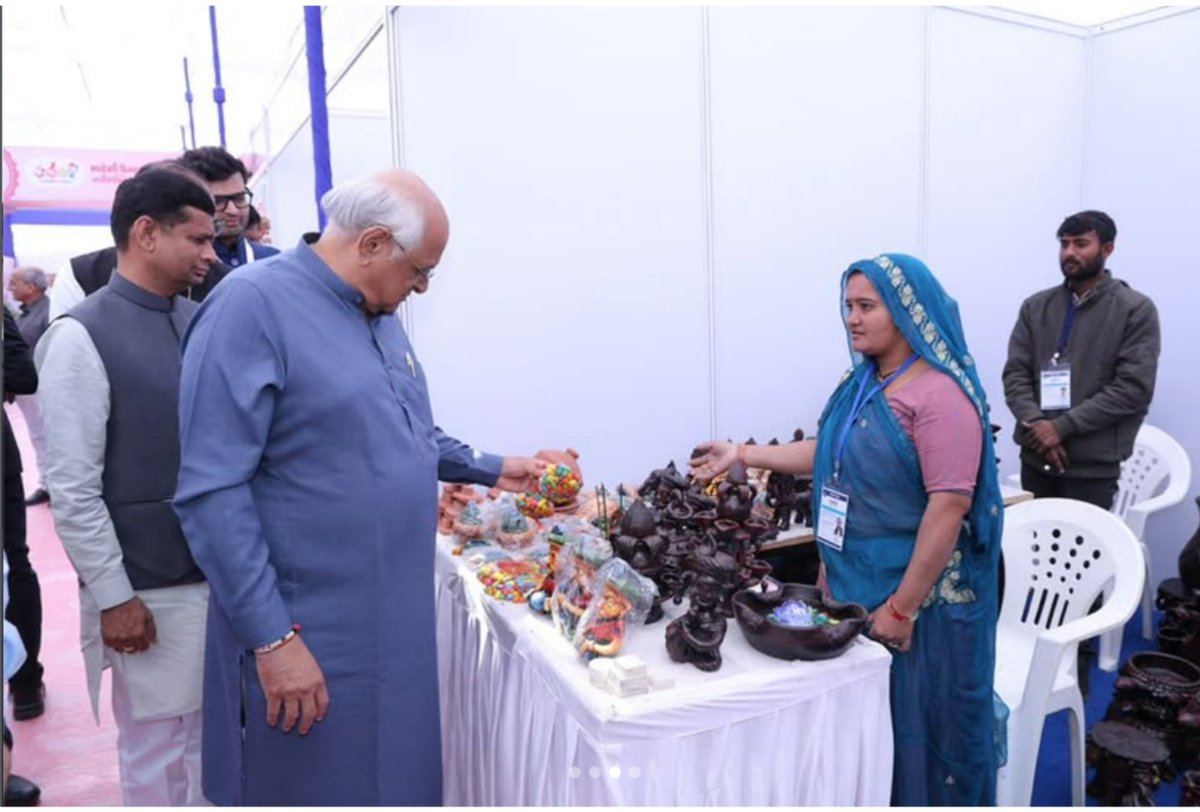 DDOVAVTHARAD's tweet photo. પ્રજાસત્તાક પર્વની રાજ્યકક્ષાની ઐતિહાસિક ઉજવણી નિમિત્તે, થરાદ ખાતે માનનીય મુખ્યમંત્રીશ્રી ભૂપેન્દ્રભાઈ પટેલના વરદ્હસ્તે 'સશક્ત નારી મેળા'નો ભવ્ય શુભારંભ કરવામાં આવ્યો.મુખ્યમંત્રીશ્રીએ મહિલા ઉદ્યમીઓના સ્ટોલ્સની મુલાકાત લઈ 'વોકલ ફોર લોકલ' અને 'લોકલ ફોર ગ્લોબલ'ના વિચારને વેગ આપ્યો. https://t.co/hSYTBYHRyP
