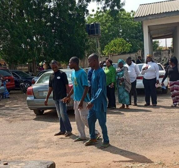 Death By Hanging: Ilorin Court Sentences Three To Die For Kidnap And Armed Robbery ilorin.info/fullnews.php?i…