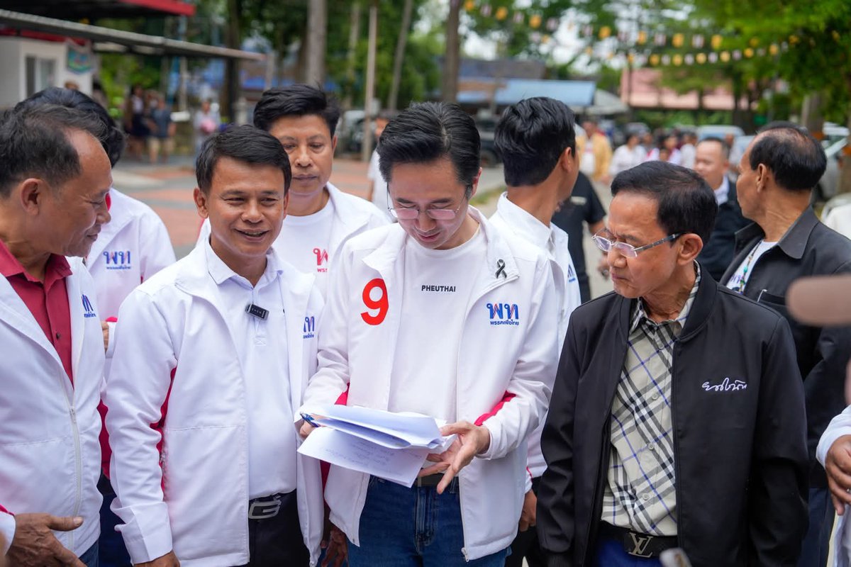 ดูคนนครศรีธรรมราชต้อนรับ อ.เชน โดยมีเจ้าถิ่นตัวจริงคนนครศรีธรรมราช คือคุณพ่อสมชาย วงศ์สวัสดิ์ เป็นผู้ช่วยหาเสียง