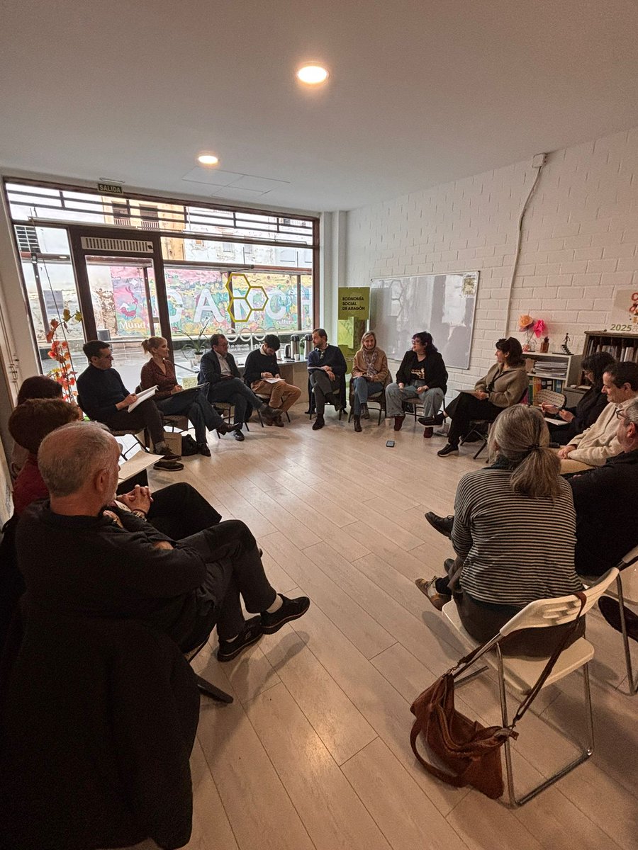 mcbozal's tweet photo. Ayer @CEPES_Aragon  invitó a @chunta a un café y fue un placer exponer nuestras propuestas sobre economía social junto al resto de partidos, un ratico agradable y enriquecedor. Gracias a @sevegodina por las foticos y a @PilarBernado por el apoyo entre los asistentes. https://t.co/E69FH6ILkK