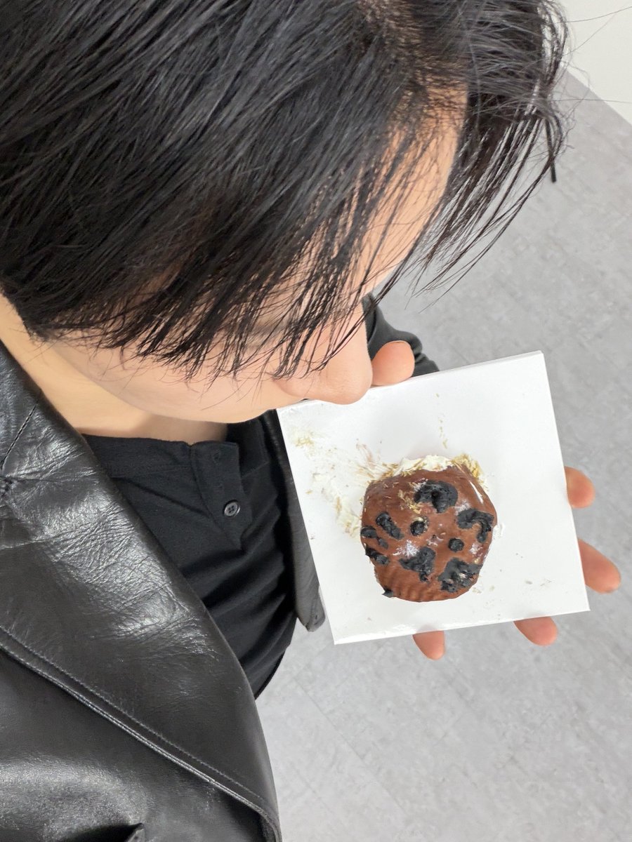 두.쫀.코
(두바이 쫀득쿠키보다 큰 코)