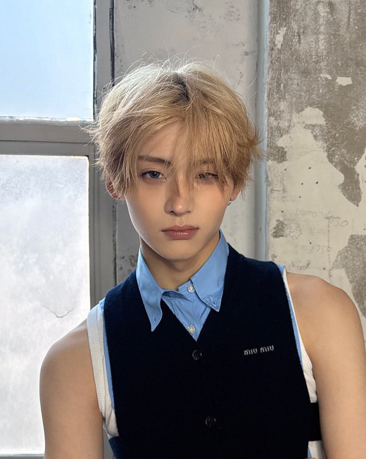 ghostedform's tweet image. geonwoo you lucky bastard……