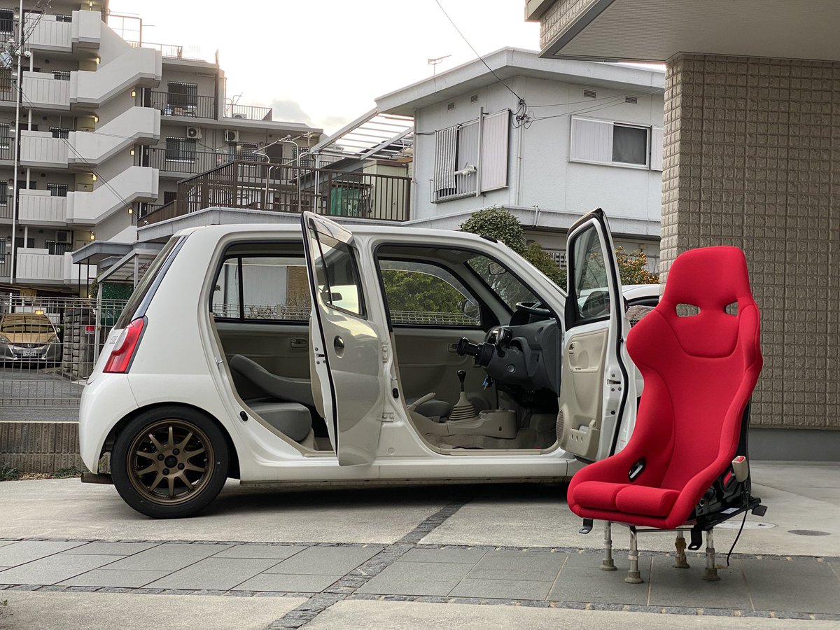 cha_n_yu's tweet photo. 車検戻し［椅子編］
シートレール(車検通らん)が気に入ってるから、RECARO欲しいけど変えたところでなぁ〜ってモドカシイ気持ち｡｡ https://t.co/QRdPqE0hyI