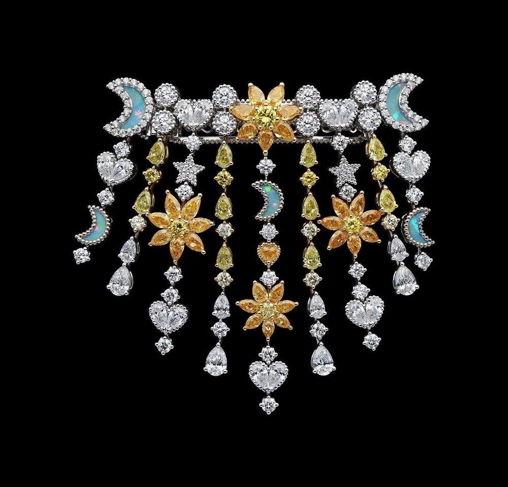 ディオールのハイジュエリー“庭園の美”着想のフラワーネックレス＆月と星をちりばめたブローチ - fashion-press.net/news/142717