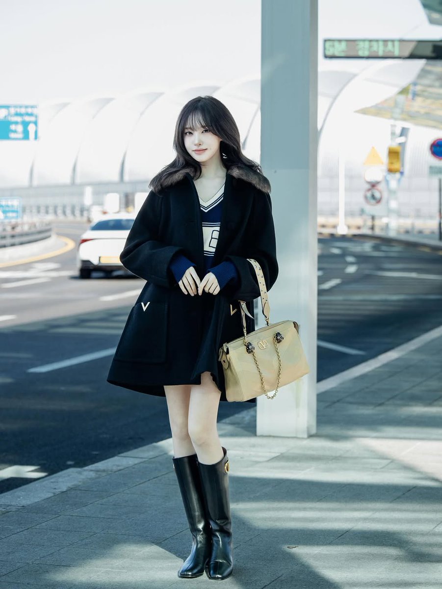 chartsive's tweet photo. [INFO] @IVEstarship #REI &amp; #LIZ becomes Valentino's newest brand ambassadors. 

🔗https://t.co/j4DQgtEnEQ

#IVE #아이브 https://t.co/w5N6Cc6Uf2