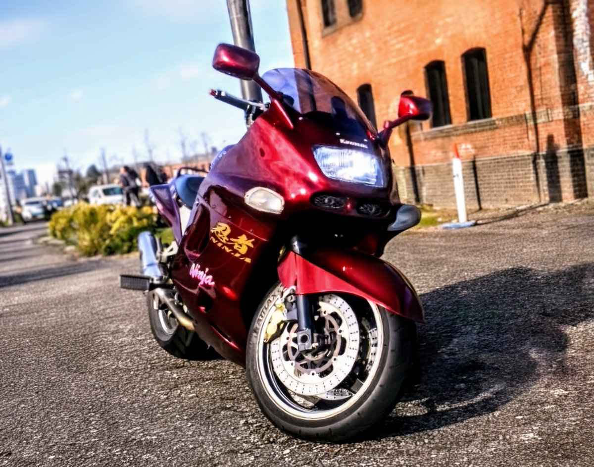 これを見た人は何か赤いものをあげる 今の愛車の前のバイク カワサキZX-11