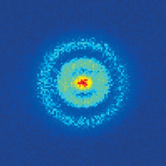 🚨 Ceci est la toute première image RÉELLE de l’orbite d’un électron.

Tu es littéralement en train de regarder à l’intérieur d’un atome d’hydrogène ⚛️👁️