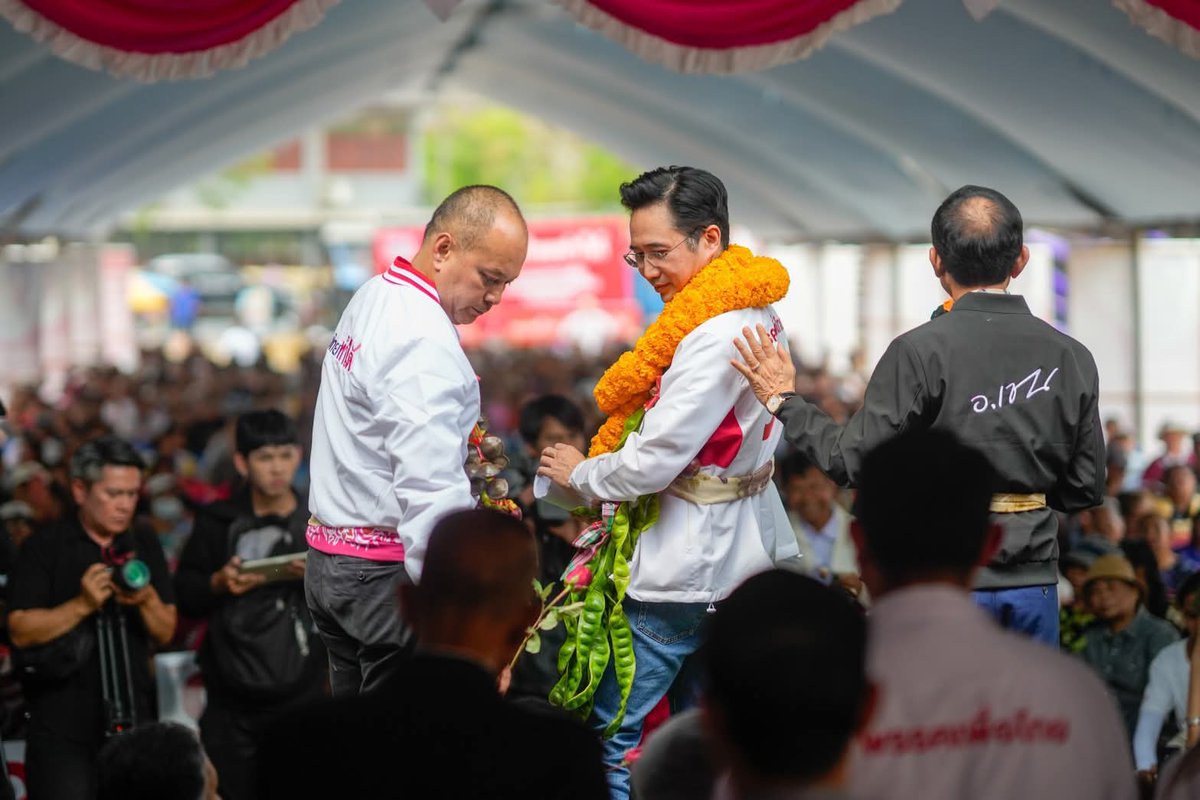 พวงมาลัยมีทั้งขนม ทั้งสะตอสัญลักษณ์แดนใต้