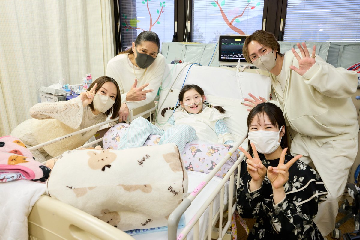 本日は病院ライブの病棟訪問の様子を少しだけご紹介します👀

病院でのライブ終了後に、入院中の子どもたちのもとへアーティストが直接足を運びました。
言葉を交わし、笑顔を共有する時間となりました😊

▼皆様からの応援・ご支援が子どもたちの笑顔につながります😌✨
readyfor.jp/projects/empow…