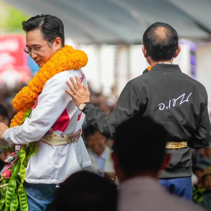 เสื้อ อ.เชน สวยอยากกกได้ๆๆๆๆ คุณพ่อสมชายจัดให้หน่อยค่าาาา มุ้งพี่เชนว้อนนนนน!!