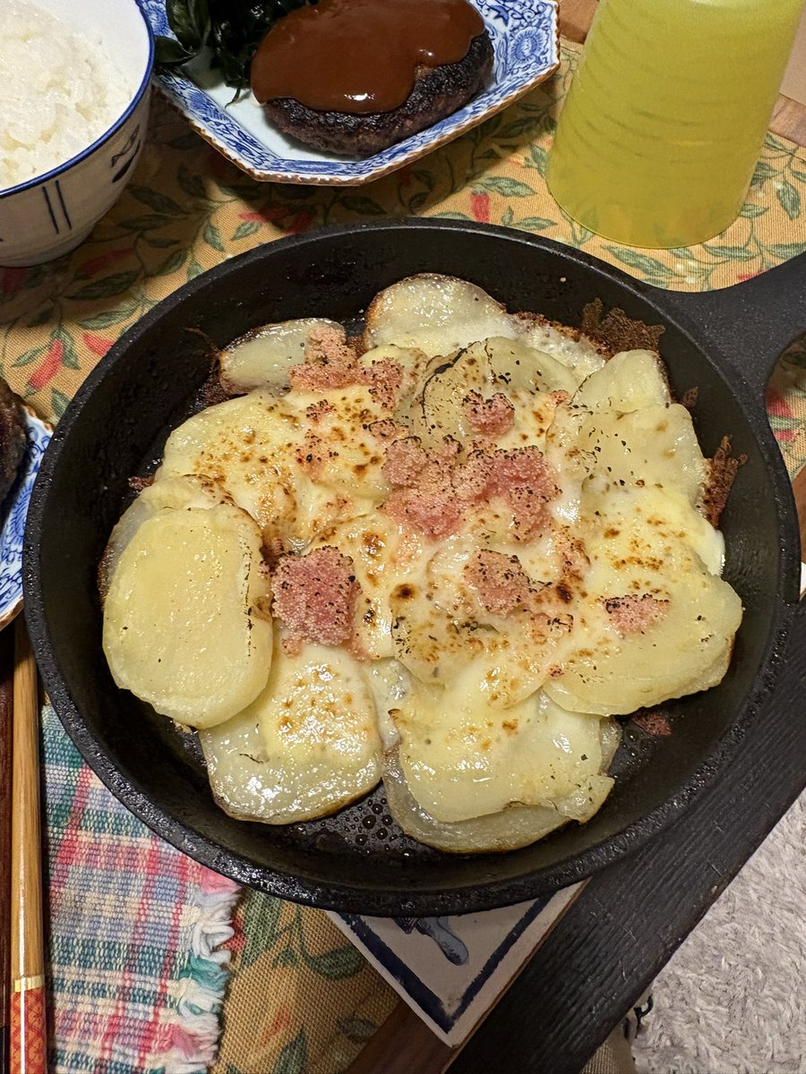 shonanwave01's tweet photo. 焼くだけのハンバーグのお供に
じゃがいもとチーズと明太子で https://t.co/GV7Ge4NIz7