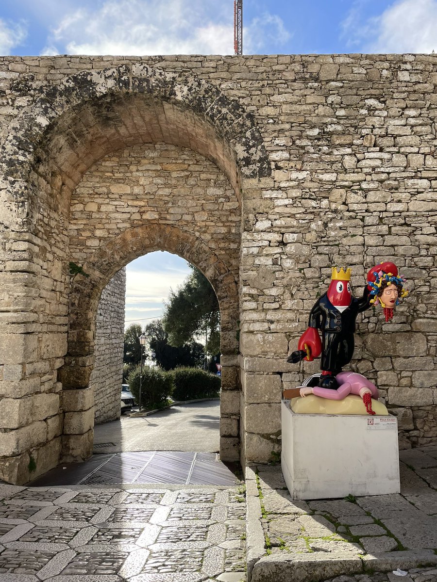 HalteLa_'s tweet image. #Erice c’est du niveau  #Perouges #CollongesLaRouge #RochefortEnTerre #Sarlat : un village patrimonial parfaitement préservé, où tout est magnifique, même ce qui est décrépit