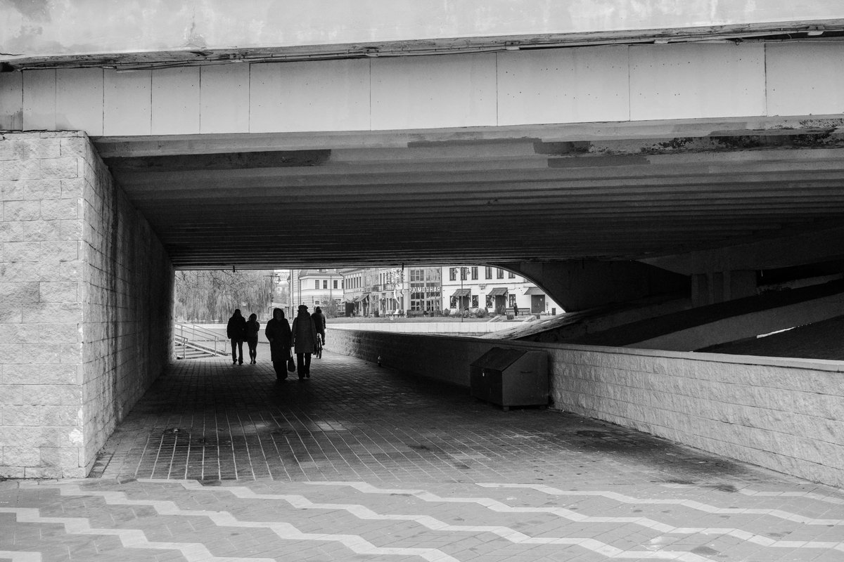 Minsk,Belarus
11/2025
#streetphotography 
#BlackandWhitePhotography 
#cityscape