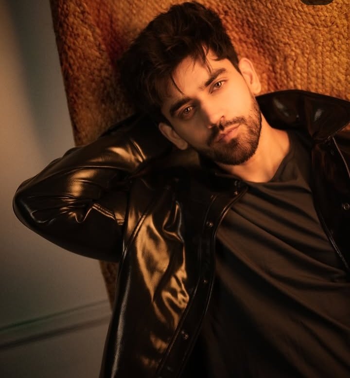 TeamAvinashFC's tweet photo. We all once loved him with so much pride. So why this sudden wave of hate? 

Just because he chose to walk his own path?

True love doesn’t turn into hate when choices change. Let’s hold onto respect, kindness &amp; the love we once gave so freely 🙏🏻
#AvinashMishra #Avinashians https://t.co/AqXJB1g1gh