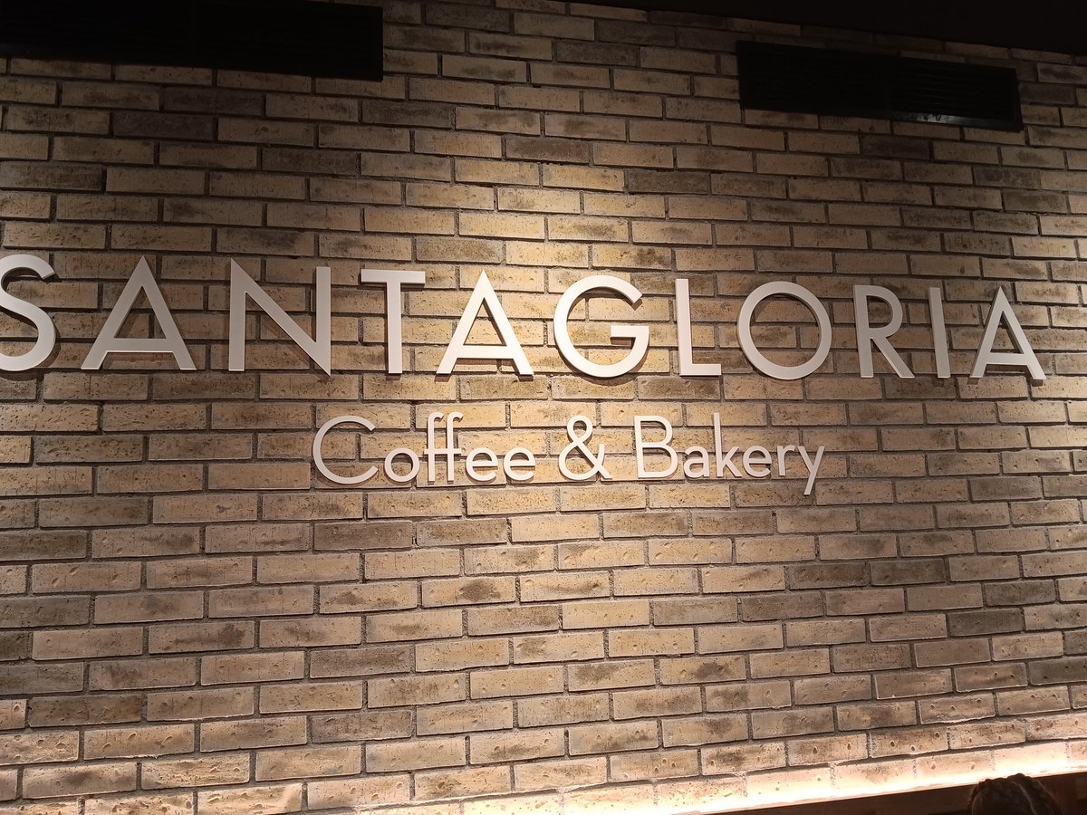 La gran Barcelona . Un tallat 1.95 , sense entendre catala i parlant amb angles