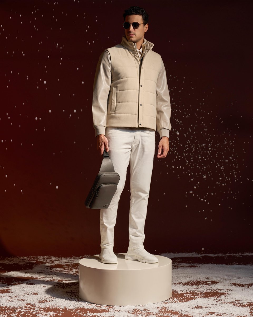 GFerreOfficial's tweet image. Minimal winter precision. #GianfrancoFerre #HolidayCollection