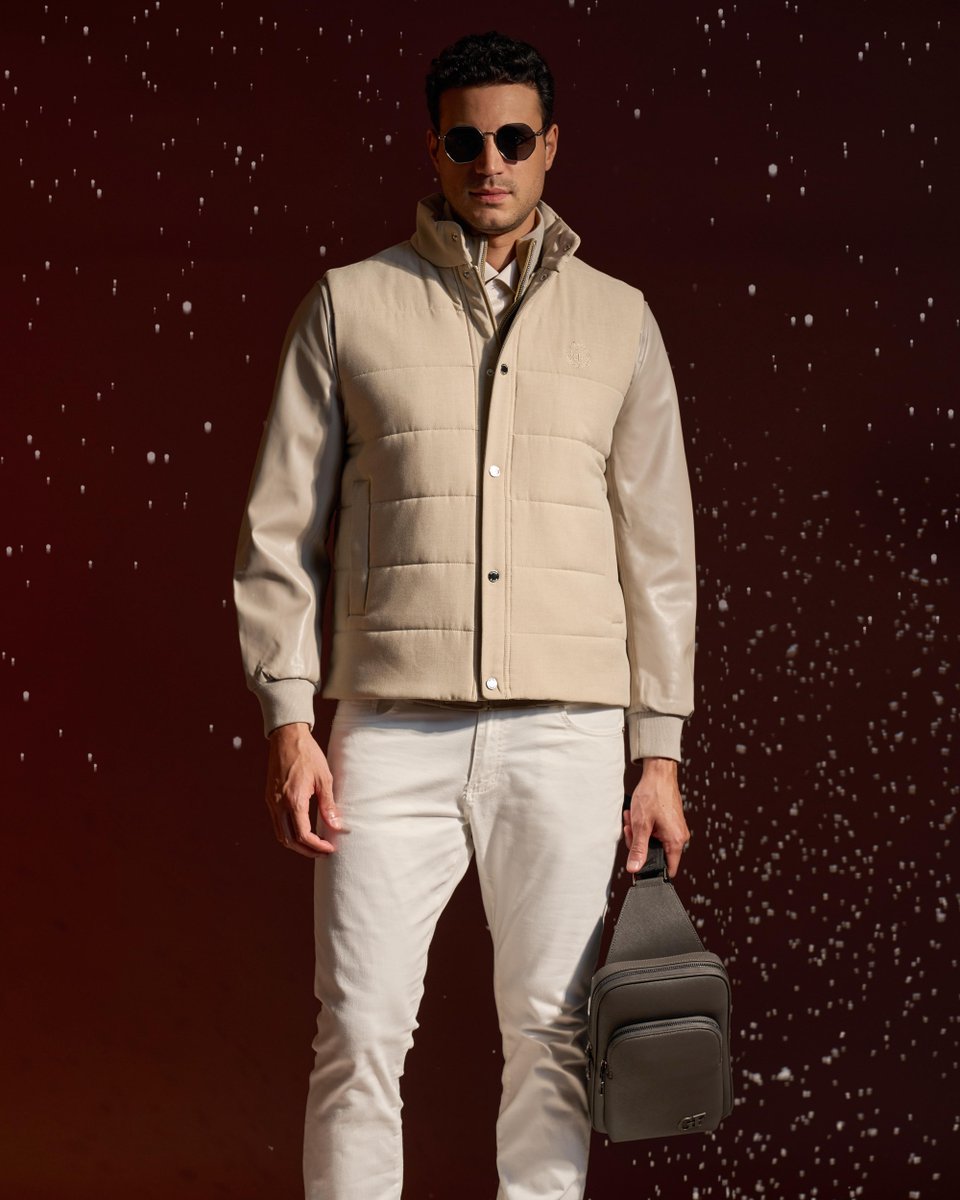 GFerreOfficial's tweet image. Minimal winter precision. #GianfrancoFerre #HolidayCollection