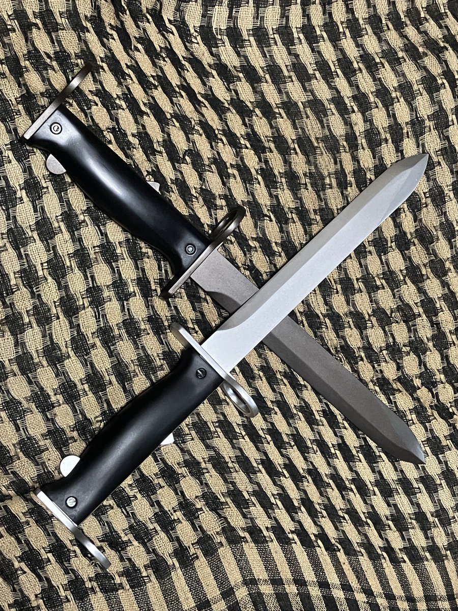 FA-MASの銃剣を製作しました。
WFブース「すてんがん工廠」
組立塗装済みの完成品で
価格は15,000円で販売予定です。