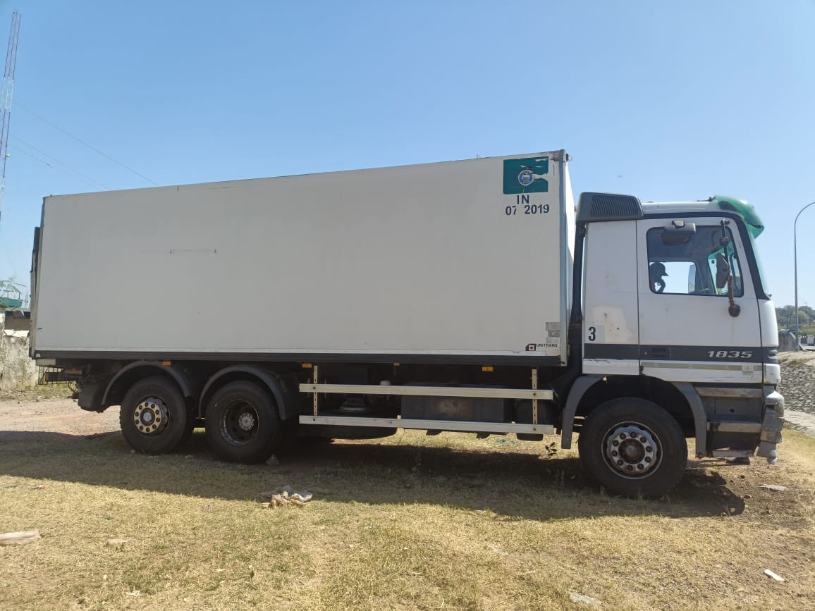 adewalefajana's tweet image. I have a 20ton Mercedes Benz Actos truck for sale. 

- Mercedes Benz Actros 1838
- Container body
- 20tons
- One Year Used
- Original Custom Duty
- Rotor Engine 

Best price!

Buy and Drive!

You can reach me for more details and discussion on inspection.